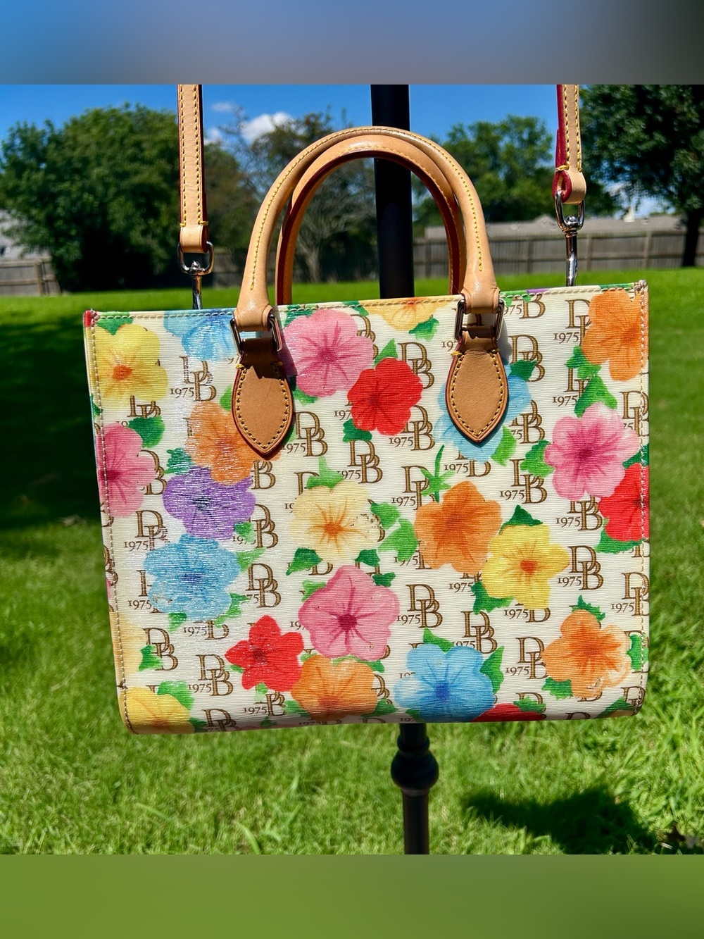 Dooney & Bourke DB 1975 Hibiscus Floral Janine Satchel & Wallet EUC - Picture 6 of 16